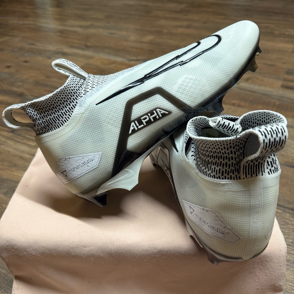 Nike Alpha Menace Elite 3 Premium Football Cleats